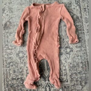 SpearmintLOVE Dusty Rose Waffle Ruffle Zip Footie 0-3 Months